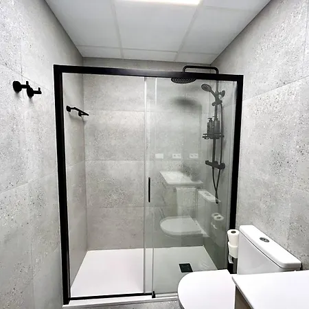Comfort Near Metro, 2 Bed, 1 Bath Apartment
