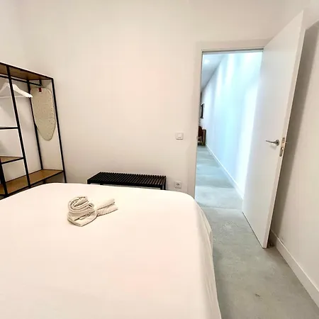 Apartment Comfort Near Metro, 2 Bed, 1 Bath