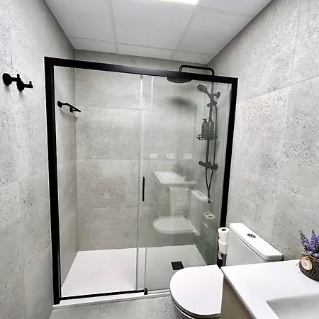 Apartment Comfort Near Metro, 2 Bed, 1 Bath *