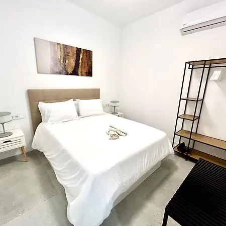 Comfort Near Metro, 2 Bed, 1 Bath Apartment Valencia