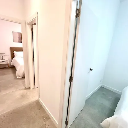 Comfort Near Metro, 2 Bed, 1 Bath Apartment
