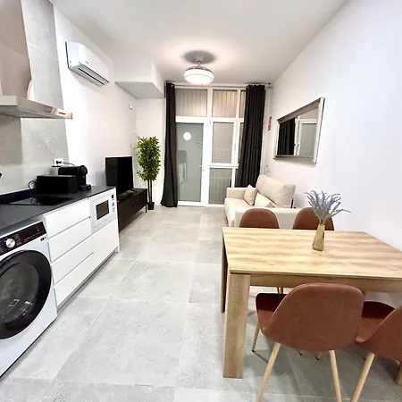 Comfort Near Metro, 2 Bed, 1 Bath