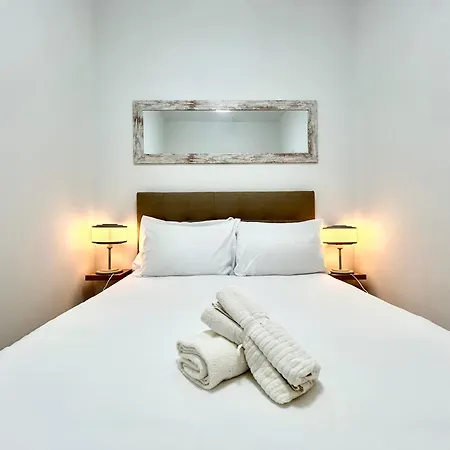 Comfort Near Metro, 2 Bed, 1 Bath Apartment