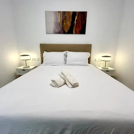 Apartment Comfort Near Metro, 2 Bed, 1 Bath *