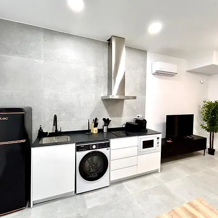 Comfort Near Metro, 2 Bed, 1 Bath * Valencia