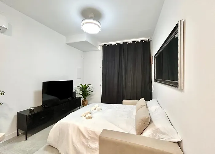 Comfort Near Metro, 2 Bed, 1 Bath Valencia