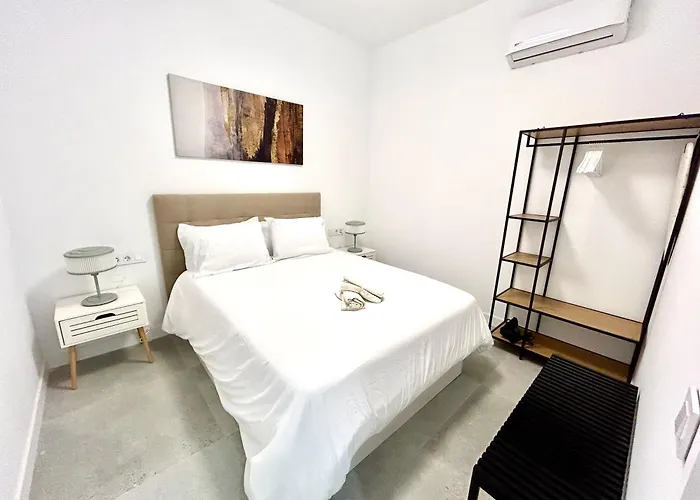 Comfort Near Metro, 2 Bed, 1 Bath Apartment Valencia
