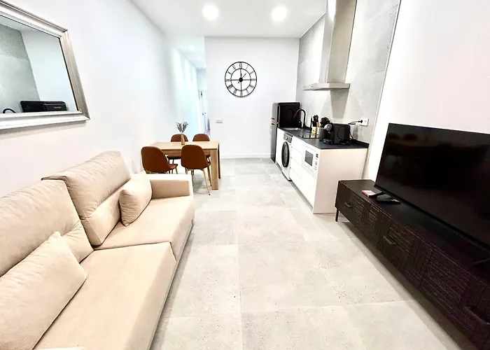 Comfort Near Metro, 2 Bed, 1 Bath Valencia