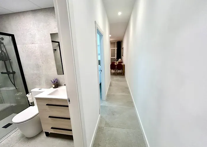Comfort Near Metro, 2 Bed, 1 Bath * Valencia