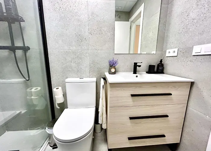 Comfort Near Metro, 2 Bed, 1 Bath Apartment Valencia