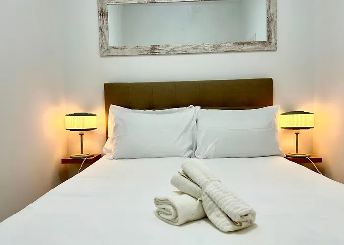 Comfort Near Metro, 2 Bed, 1 Bath Apartment Valencia