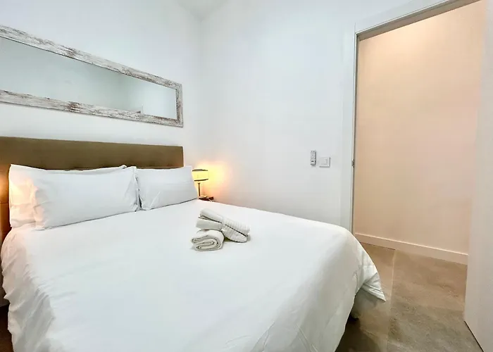 Comfort Near Metro, 2 Bed, 1 Bath * Valencia