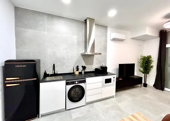 Comfort Near Metro, 2 Bed, 1 Bath * Valencia