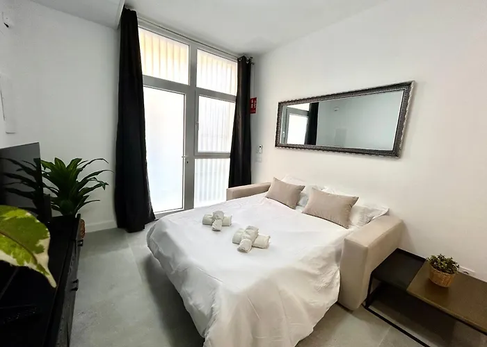 Apartment Comfort Near Metro, 2 Bed, 1 Bath